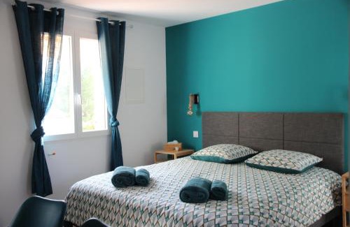 Cuges-les-Pins Casa | Maison d'hote villa monique