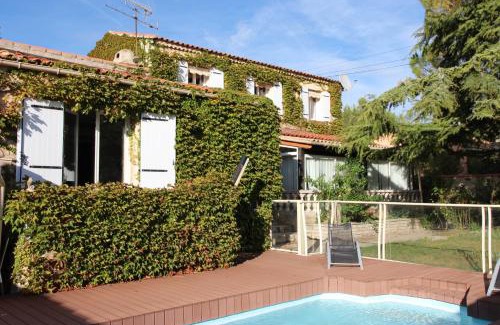 Cuges-les-Pins Casa | Maison d'hote villa monique