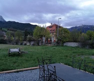 Barcelonnette Casa | Maison dans parc clôturé