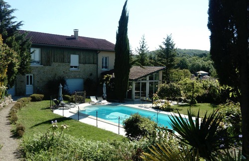 Frontonas Casa | Maison de 4 Chambres Pour 8 Adultes et 2 Enfants Avec Piscine Terrain Paysager
