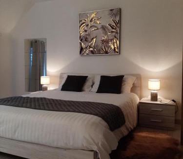 Bousignies-sur-Roc Casa | Maison de campagne en pierre bleue-WIFI et parking