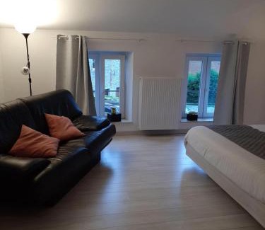 Bousignies-sur-Roc Casa | Maison de campagne en pierre bleue-WIFI et parking