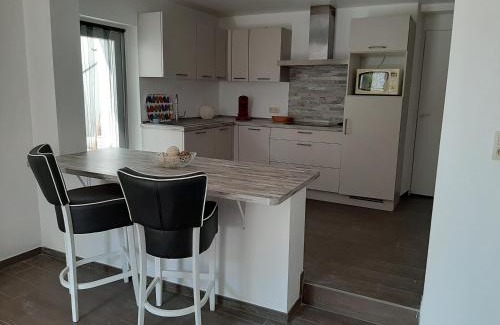 Bousignies-sur-Roc Casa | Maison de campagne en pierre bleue-WIFI et parking