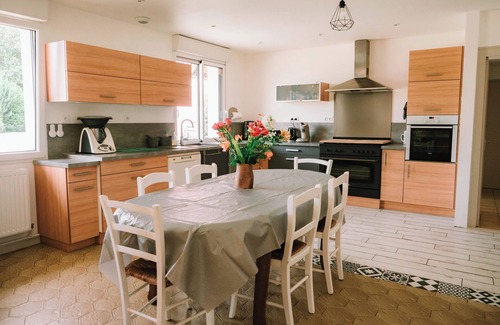 Semur-en-Vallon Casa | Maison de Campagne Entre Champs et Forêts