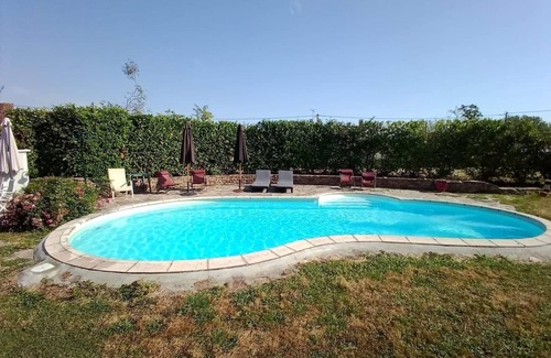 Nouzerines Casa | Maison de Campagne au Calme Avec Piscine