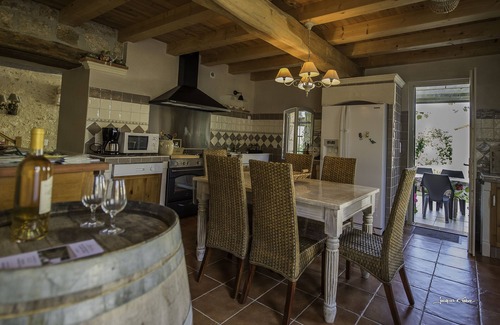 Fauch Casa | Maison de Campagne en Pierre Blanche un Véritable Havre de Paix et de Quiétude