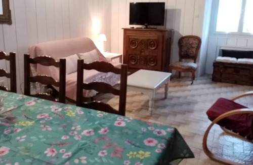 Bescat Casa | Maison DE Campagne Nichee AU Coeur D'un Petit Village DES Pyrenees