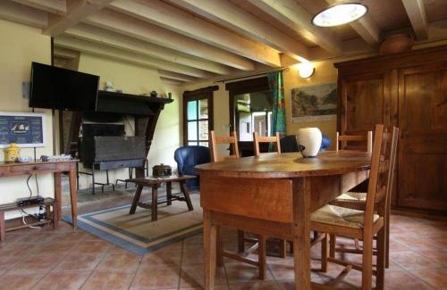 Villeneuve-dʼAllier Casa | Maison de caractère avec terrasse à 300m de l'Allier, idéale pour pêche, détente et activités familiales - FR-1-582-208