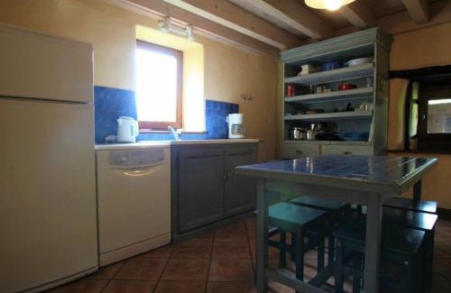 Villeneuve-dʼAllier Casa | Maison de caractère avec terrasse à 300m de l'Allier, idéale pour pêche, détente et activités familiales - FR-1-582-208