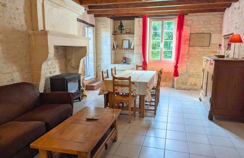 Asnieres-sur-Nouere Casa | Maison de charme en pierres, avec terrasse, jardin, vélos, poêle à bois et borne de recharge électrique - FR-1-653-79