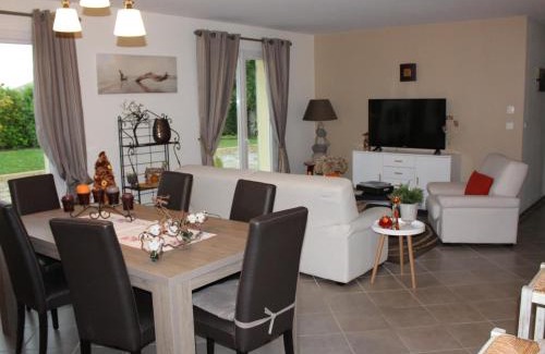 Neuvic Casa | Maison de charme avec terrasse, jardin et équipements complets, à 2 km de Neuvic - FR-1-616-110
