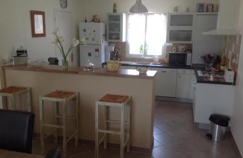 Neuvic Casa | Maison de charme avec terrasse, jardin et équipements complets, à 2 km de Neuvic - FR-1-616-110