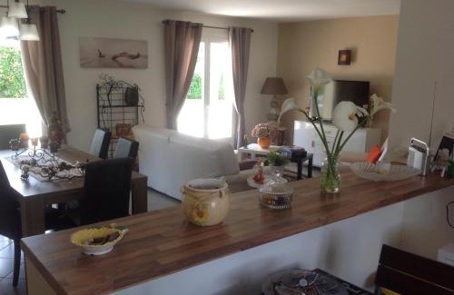 Neuvic Casa | Maison de charme avec terrasse, jardin et équipements complets, à 2 km de Neuvic - FR-1-616-110