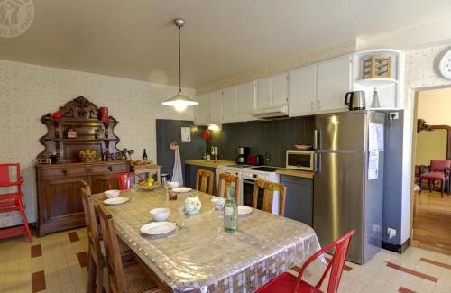 Saint-Symphorien-de-Lay Casa | Maison de charme avec jardin, 2 chambres, proche loisirs et nature, à 20 km de Roanne - FR-1-496-278