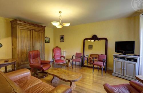Saint-Symphorien-de-Lay Casa | Maison de charme avec jardin, 2 chambres, proche loisirs et nature, à 20 km de Roanne - FR-1-496-278