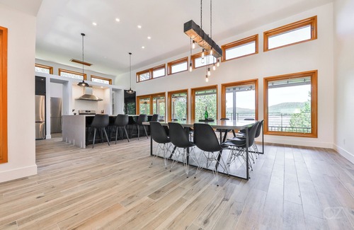 Saint Come Chalet De Esquí | Maison de luxe spacieuse au bord du Lac Clair, avec grande terrasse et plage.