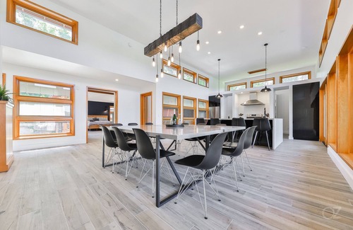 Saint Come Chalet De Esquí | Maison de luxe spacieuse au bord du Lac Clair, avec grande terrasse et plage.