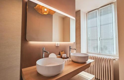 Chateauroux Casa | Maison de maître avec jardin, spa et parking au cœur de Châteauroux - FR-1-591-322