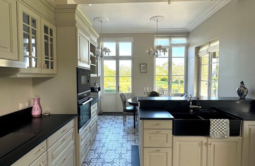 Equemauville Casa | Maison de maître on the outskirts of Honfleur, heated pool and landscaped garden