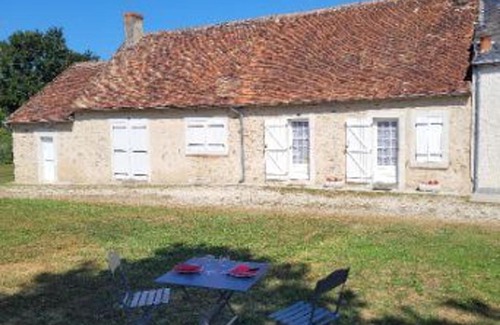 Migne Casa | Maison de plain-pied au bord d'un étang en Berry, avec services inclus et garage pour vélos/motos - FR-1-591-353