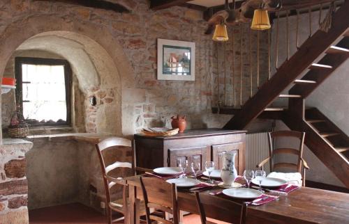 Prudhomat Casa | Maison de tuiles au pieds du château de Castelnau
