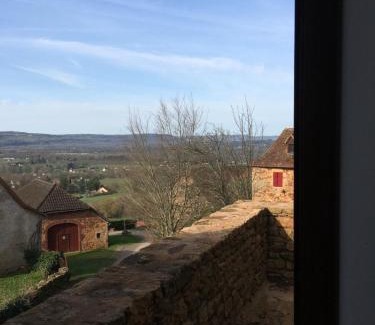 Prudhomat Casa | Maison de tuiles au pieds du château de Castelnau