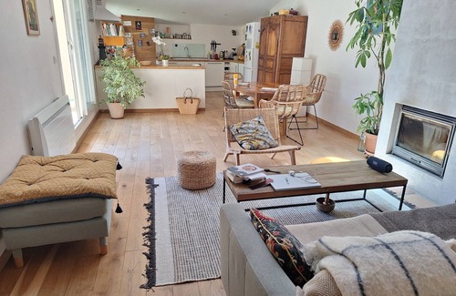 La Motte-dʼAigues Casa | Maison de Village Lumineuse Dans le Sud Luberon, Avec Grande Terrasse Ombragée