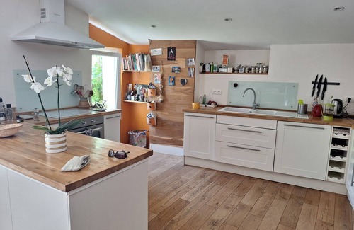 La Motte-dʼAigues Casa | Maison de Village Lumineuse Dans le Sud Luberon, Avec Grande Terrasse Ombragée