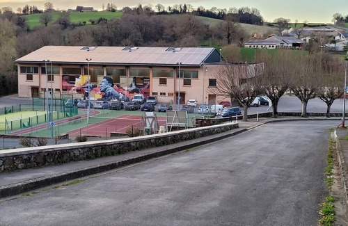 Arvieu Casa | Maison de village à la campagne, avec plages, forêts, nature, Rodez et Millau