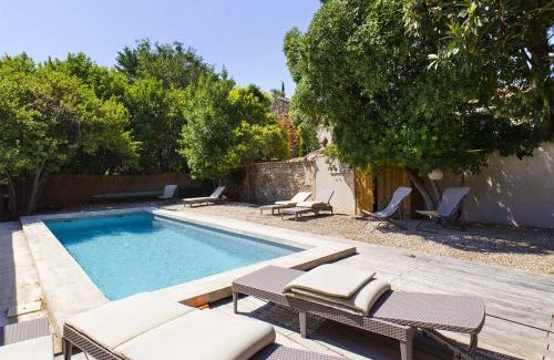 Mouries Casa | Maison de village à Mouriès avec piscine chauffée et jardin verdoyant, à 1 min des commerces - FR-1-599-69