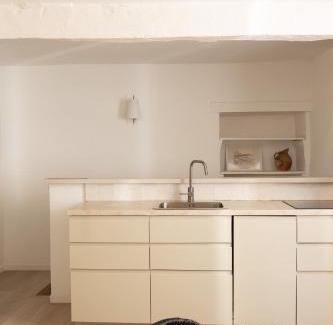 Lourmarin Apartamento | Maison de village Arty et terrasse au calme