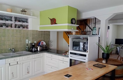Pleaux Apartamento | Maison de Village. Avec Commerces à Proximité. Départ de Sentiers, Vtt, lac 10 k