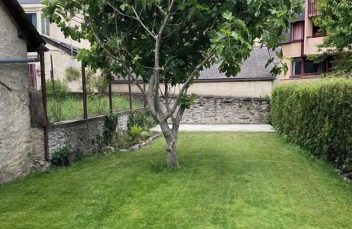 Laruns Casa | Maison de Village Rénovée Avec Jardin Proche Chemins de Rando, Ski, Rafting