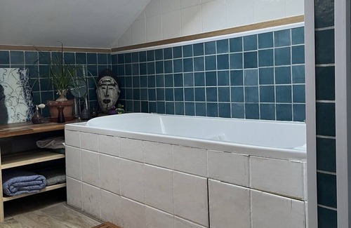 Begles Casa | Maison de Ville. Patio et Piscine aux Beaux Jours. 4 Chambres, 2 Sdb. Au Calme