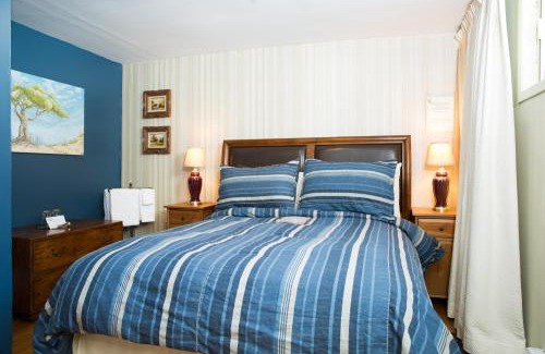 Gay Village Cama Y Desayuno | Maison Des Jardins B & B