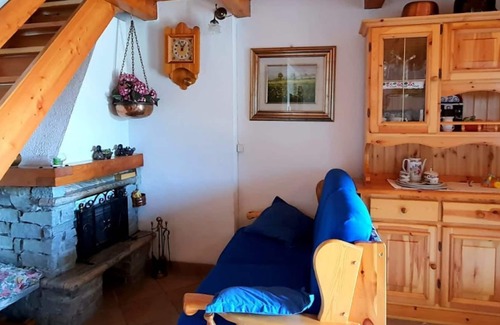 Chatel Apartamento | Maison du Soleil, Appartamento in Antico Borgo con Ampia Vista Sulla Vallata