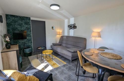 Le Menoux Casa | Maison en Berry avec jardin clos et terrasse - draps et ménage inclus - FR-1-591-408