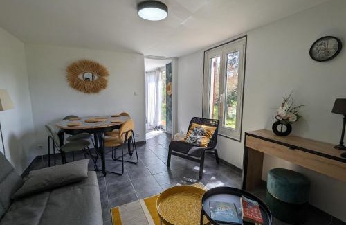 Le Menoux Casa | Maison en Berry avec jardin clos et terrasse - draps et ménage inclus - FR-1-591-408
