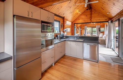 Akaroa Casa | Maison en Noyer - Akaroa Holiday Home