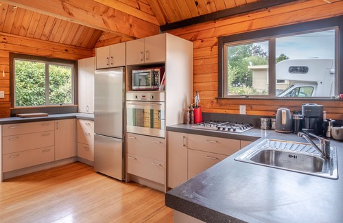 Akaroa Casa | Maison en Noyer - Akaroa Holiday Home