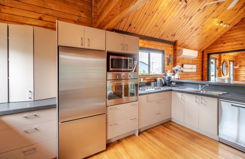 Akaroa Casa | Maison en Noyer - Akaroa Holiday Home