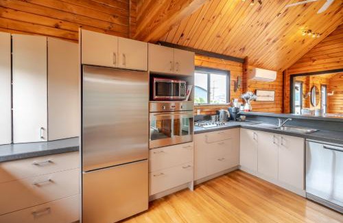 Akaroa Casa | Maison en Noyer - Akaroa Holiday Home