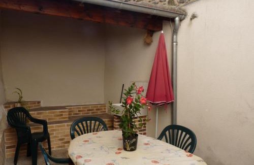 Ferrieres-sur-Sichon Casa | Maison en pierres rénovée avec patio, proche Vichy, 3 chambres, BBQ, TV, Wifi, animaux bienvenus. - FR-1-489-191
