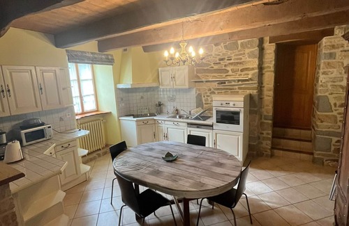Le Faou Casa | Maison en Pierres au Faou, Centre Bourg et ses Services Accessibles à Pied