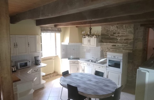 Le Faou Casa | Maison en Pierres au Faou, Centre Bourg et ses Services Accessibles à Pied