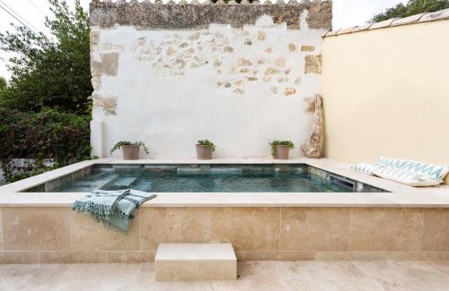 Fontvieille Casa | maison entière de village Fontvieille avec piscine