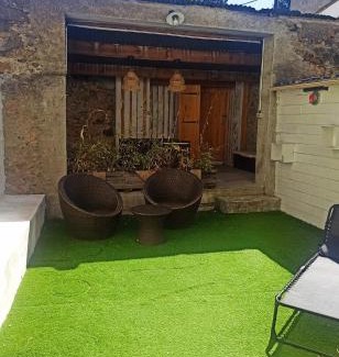 Villeneuve-d'Olmes Casa | Maison entière au Centre de Villeneuve d'Olmes