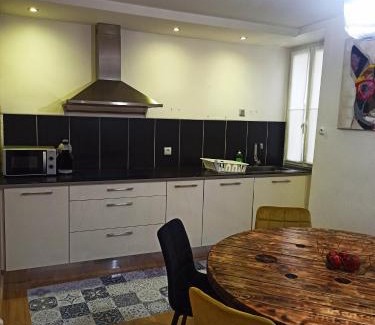 Villeneuve-d'Olmes Casa | Maison entière au Centre de Villeneuve d'Olmes