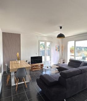 Ambares-et-Lagrave Casa | Maison entiere jacuzzi reception ouverte 7 7j et 24 24h