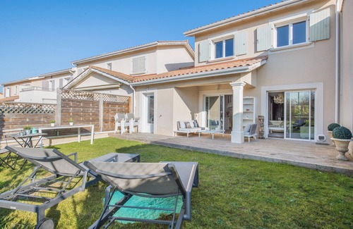 Sathonay-Camp Casa | Maison Familiale de Charme à 15 min de Lyon
